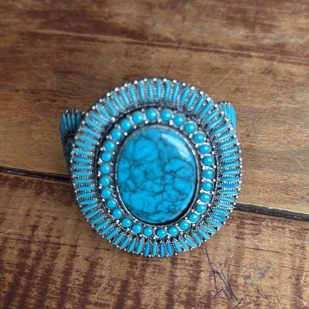 Rare Large Vintage Faux Turquoise Silver Tone Cuff Bracelet - Picture 12 of 12